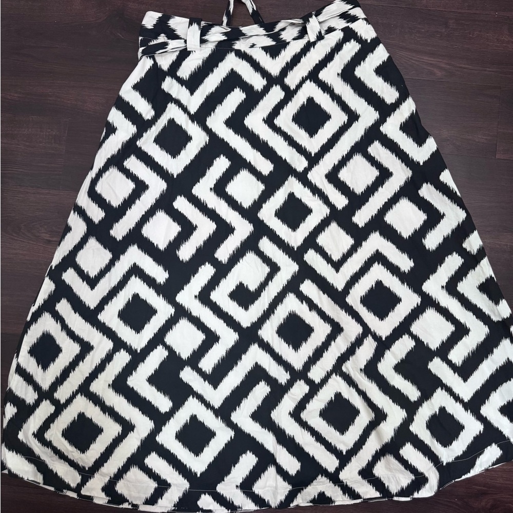 Size 18 Worthington Black and White Geometric Patterned Maxi Skirt
